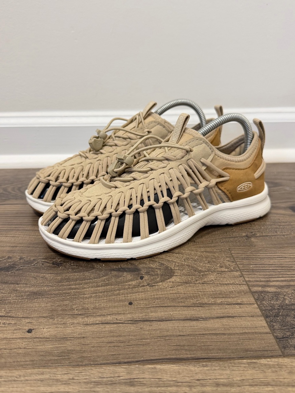 KEEN UNEEK O3 Women’s 8 Safari Chipmunk Sandals Sneakers 1030204